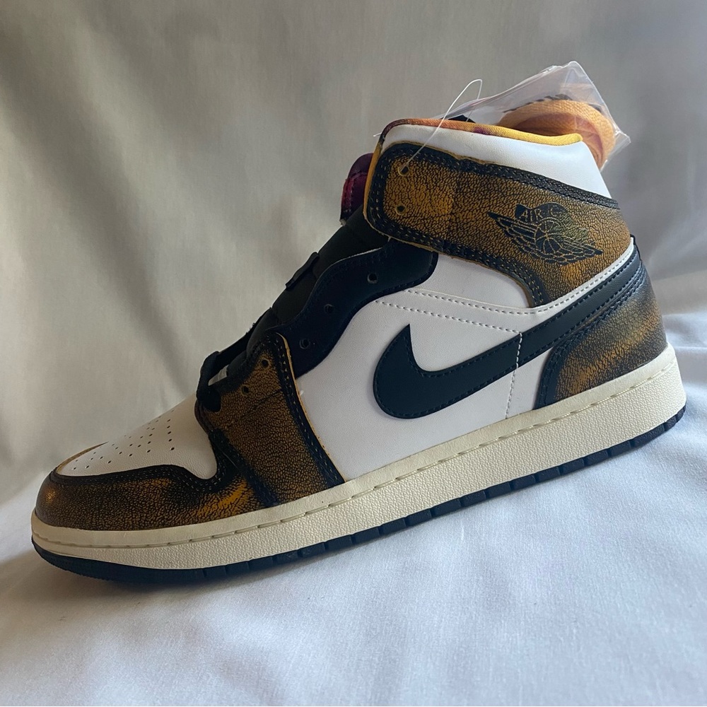 Jordan Sneakers Black White Gold